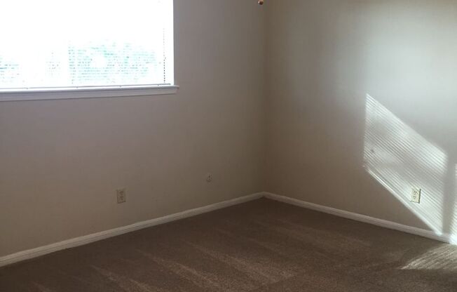 3 beds, 1.5 baths, 1,160 sqft, $1,600, Unit 1116