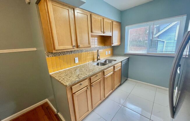 2 beds, 1 bath, $990, Unit 4344 Kirby 4