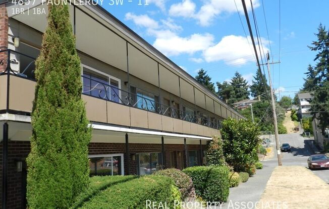 4857 FAUNTLEROY SW