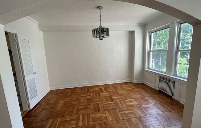 1 bed, 1 bath, 803 sqft, $1,510, Unit Royal York 304