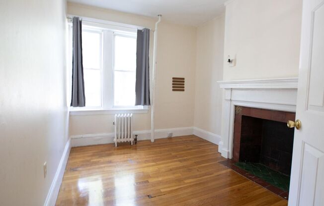 4 beds, 1.5 baths, $5,167, Unit 62 Egmont St. #1