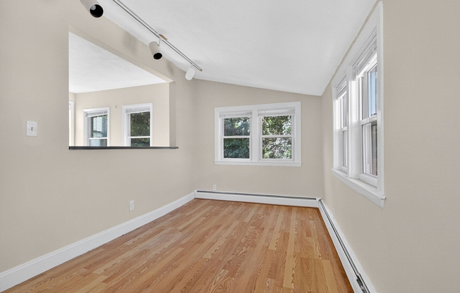 4 beds, 1 bath, 1,285 sqft, $3,000, Unit 2