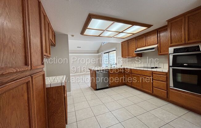 Gated Johnson Ranch: 3 Bed, 2.5 Bath - New Flooring - Amazing School District!