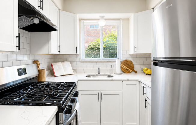 1 bed, 1 bath, 650 sqft, $950, Unit 2819-B