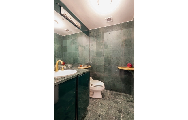 3 beds, 3.5 baths, 2,900 sqft, $20,000, Unit 8A