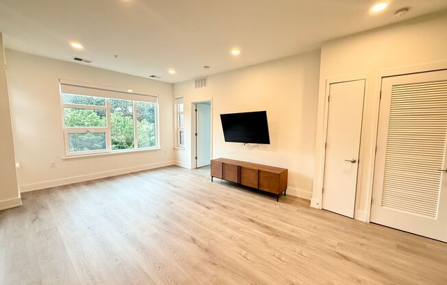2 beds, 2 baths, 701 sqft, $2,999, Unit 301