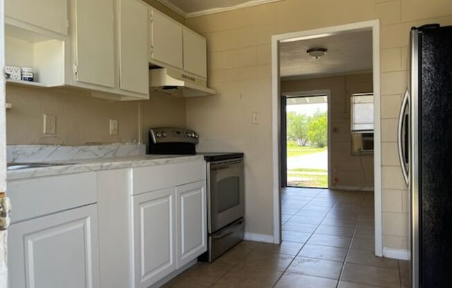 2 beds, 1 bath, $1,100, Unit POLK