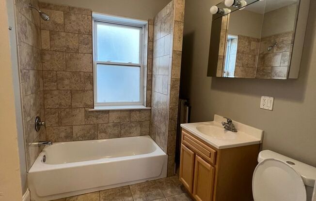 Beautiful Vintage Apartments Near Downtown Evanston