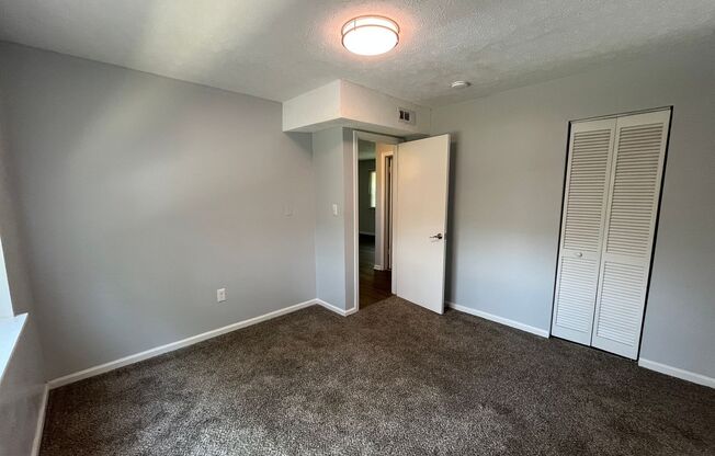 2 beds, 1 bath, 800 sqft, $899, Unit 404