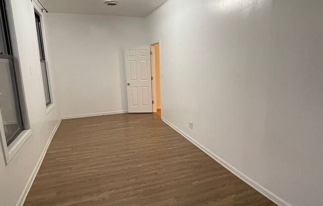 3 beds, 1 bath, $2,000, Unit 3F