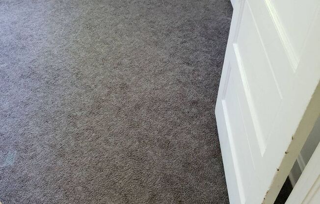 2 beds, 1 bath, $810, Unit O