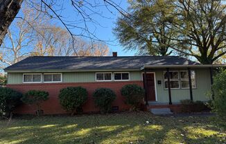 3 Bedroom, 2 Bath Ranch located in Guilford Hills!!