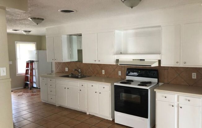 LEASE ONLY PM4 - 2426 32nd St