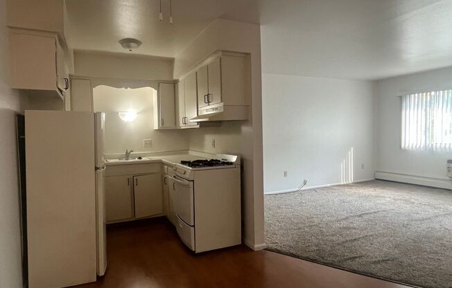 1576 N. Warren Ave.