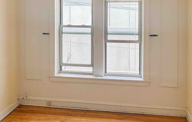 2 beds, 1 bath, 940 sqft, $2,100, Unit 4819-2B