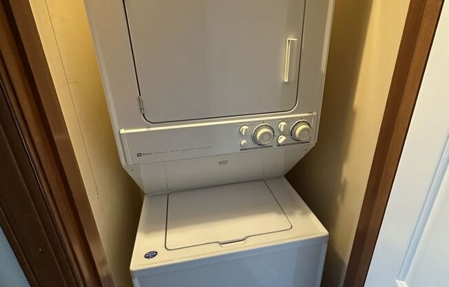 1 Bedroom 1 Bathroom Condo!