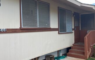 Aliamanu/Salt Lake - 2 bedroom 1 bath Duplex