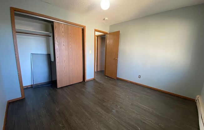 2 beds, 1 bath, $1,000, Unit #06