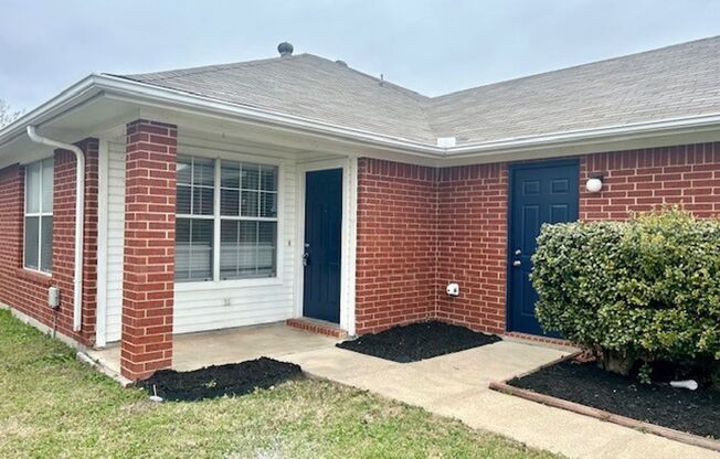 Spacious Duplex in Quiet Neighborhood
