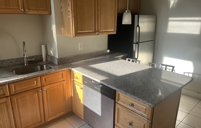 3 beds, 1 bath, 1,100 sqft, $3,500, Unit 3