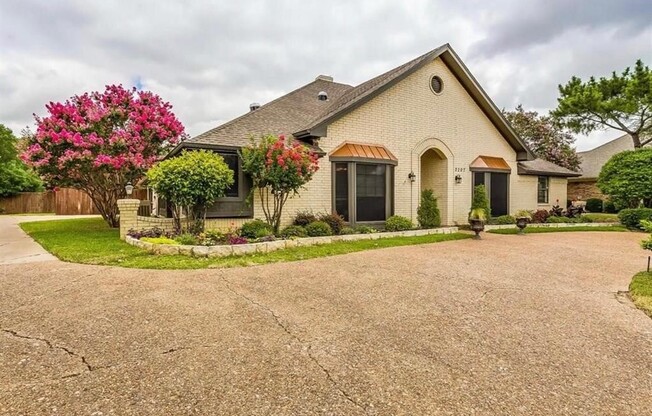 2207 CREEKVIEW