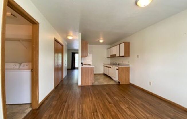 3 beds, 1.5 baths, 1,242 sqft, $995, Unit Unit A