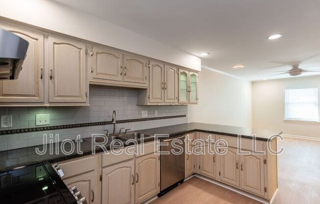 1647 EXECUTIVE PARK LN NE