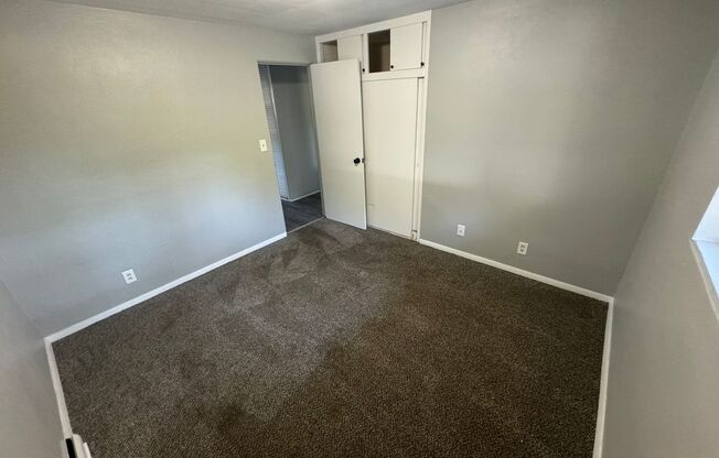 2 beds, 1 bath, $900