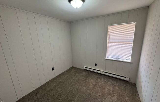 3 beds, 1 bath, $1,000