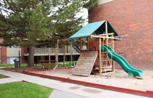 2 beds, 1 bath, 935 sqft, $1,299, Unit 25