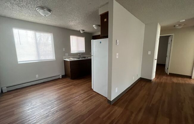 2 beds, 1 bath, 850 sqft, $1,195