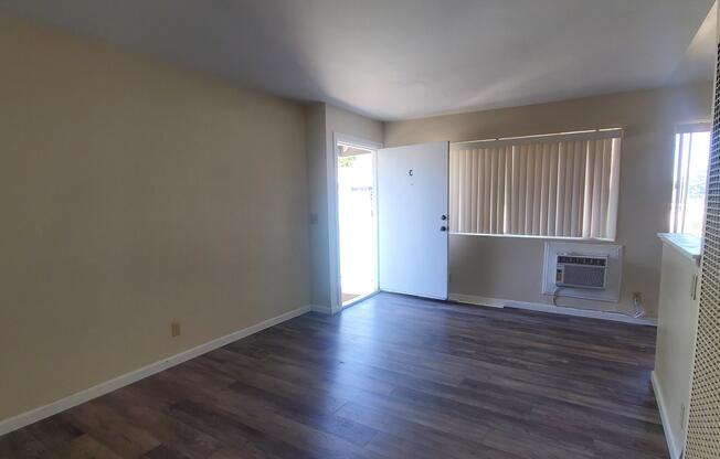 114 HUNTINGTON DR N