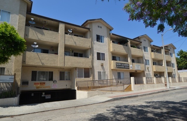 Council Apts..Spacious Gorgeous Apartment Available..Great Location.. CALL NOW!!