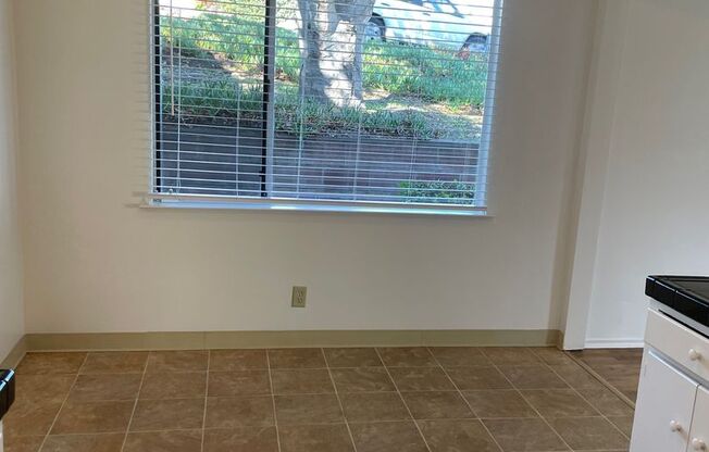 2 beds, 1 bath, $2,450, Unit 07