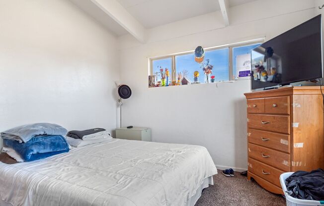 2 beds, 1 bath, $1,800