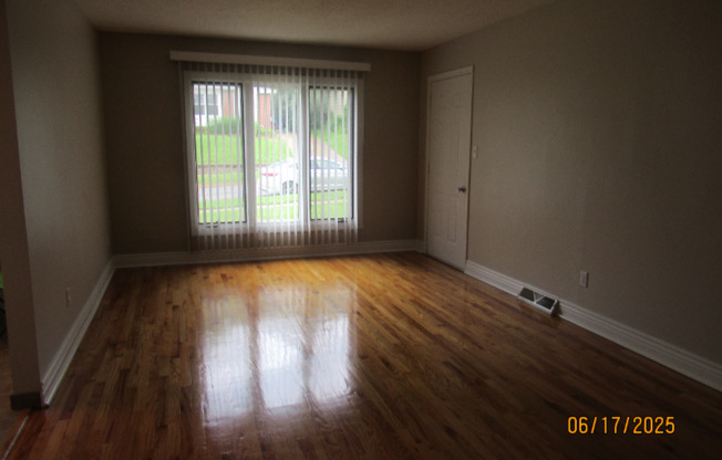 105 LOOMIS AVE