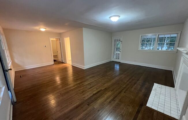 2 beds, 1 bath, $1,100