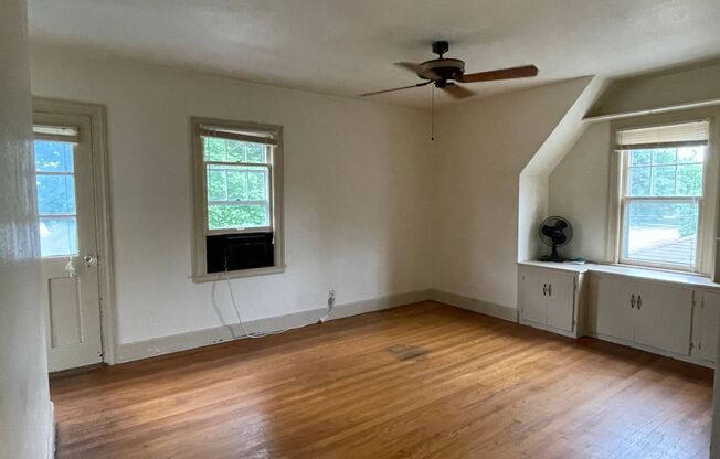 Cute two bedroom upper apartment close to downtown Beloit and Beloit College