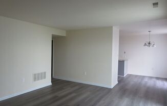 2 beds, 1 bath, $995, Unit 105A