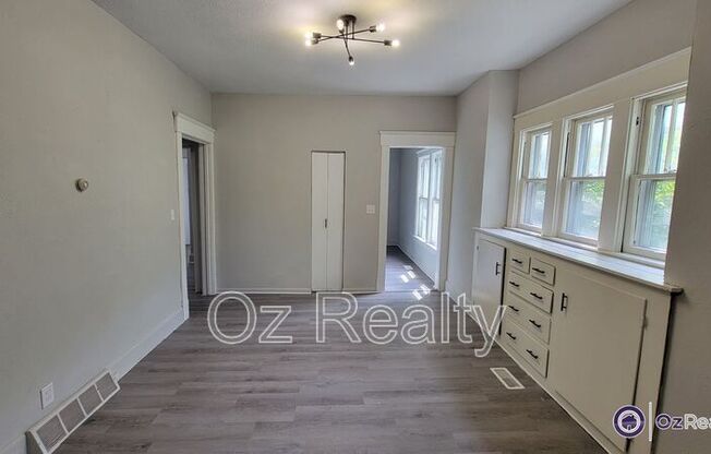 3 beds, 1 bath, 1,105 sqft, $950