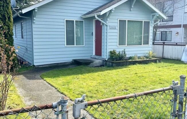 3BD/ 2BA + office in South Delridge!