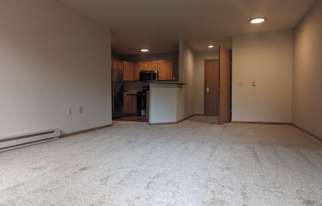 1 bed, 1 bath, 756 sqft, $1,570, Unit 290-206