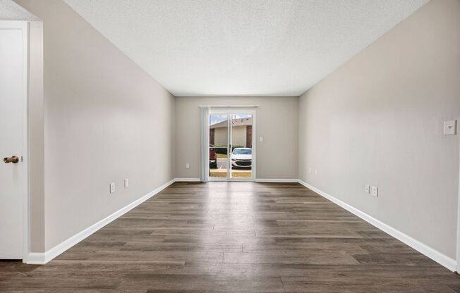 2 beds, 1.5 baths, 850 sqft, $1,095, Unit E15