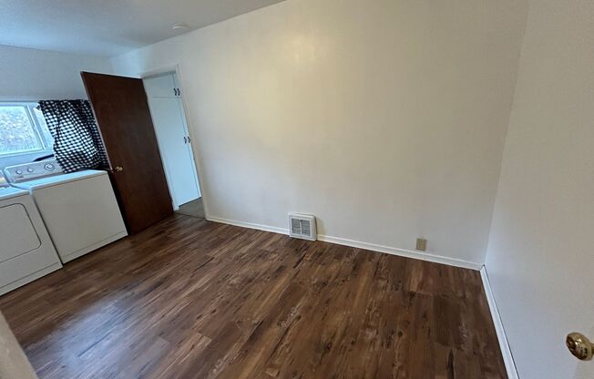 3 beds, 1 bath, $1,900