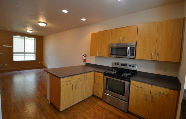 2 beds, 1.5 baths, 850 sqft, $1,700, Unit 30