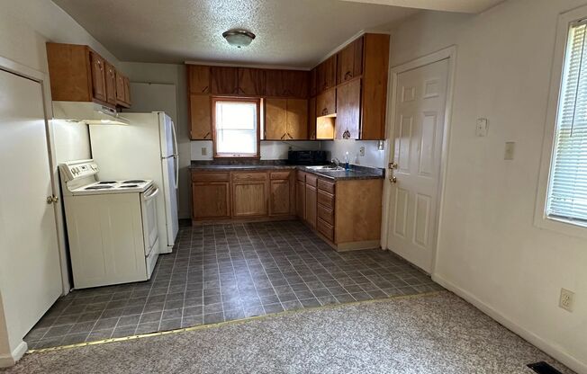 3 beds, 2 baths, $995