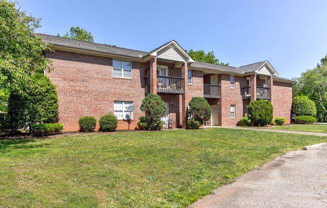 2 beds, 1 bath, 940 sqft, $1,325, Unit E7