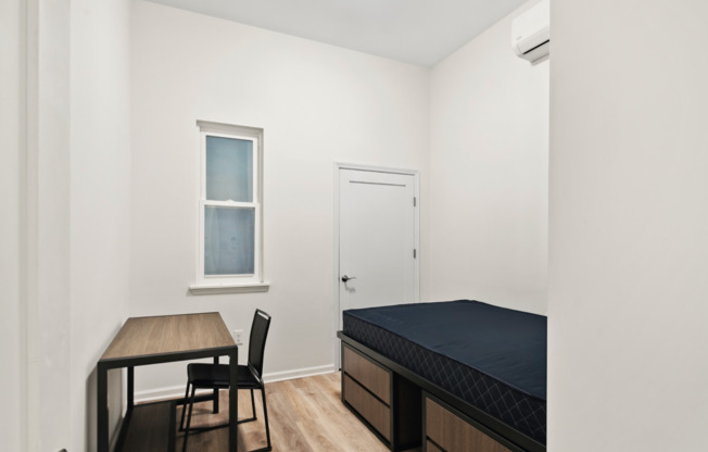 3 beds, 2 baths, 875 sqft, $1,300, Unit Unit 404
