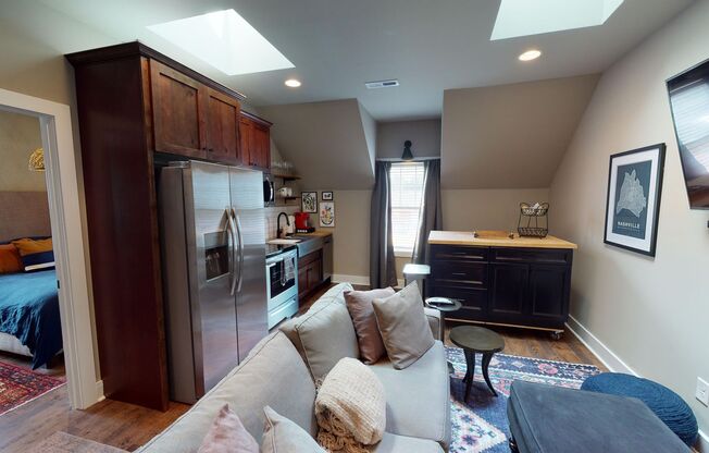 Cozy Fully Furnished Edgehill Apartment- ALL UTILITIES INCLUDED!