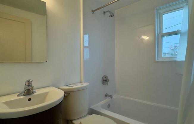 2 beds, 1 bath, $1,650